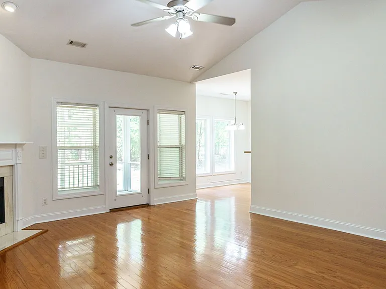 49 Thomas Sumter St — Photo 4