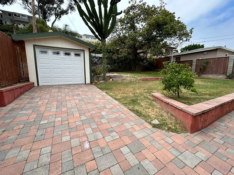 2220 Rosecrans St — Photo 42
