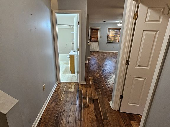 3rd image of 3214 Tracey St