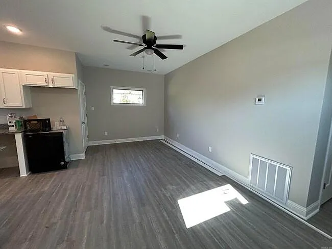 214 W Hickory St — Photo 3