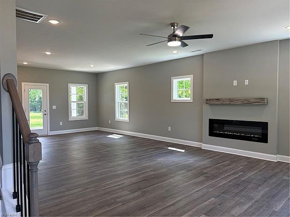 2nd image of 7376 Ridge Rd