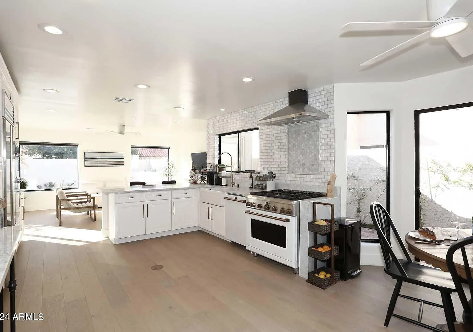 3 bed, 2.5 bath, 2586 sqft, $7,500 — Photo 1