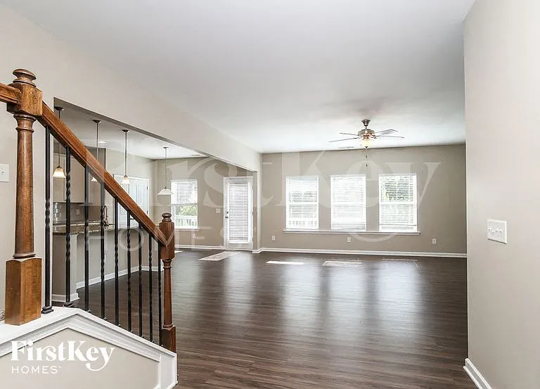 153 Prominence Ct — Photo 2