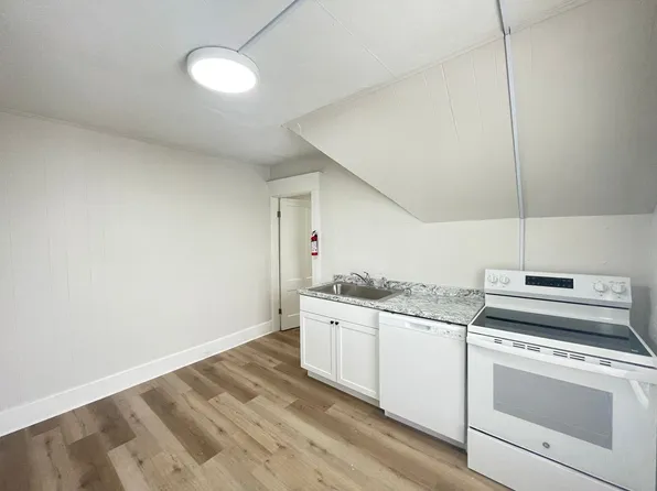 475 Manchester St Unit 2, Manchester, NH 03103