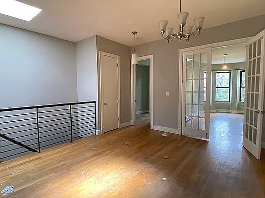 3rd image of 152 Woodruff Ave #3R