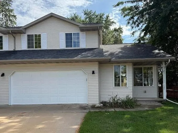 121 E Meadow Grove Blvd, Appleton, WI 54915