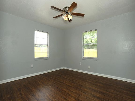 5th image of 713 S Valderas St