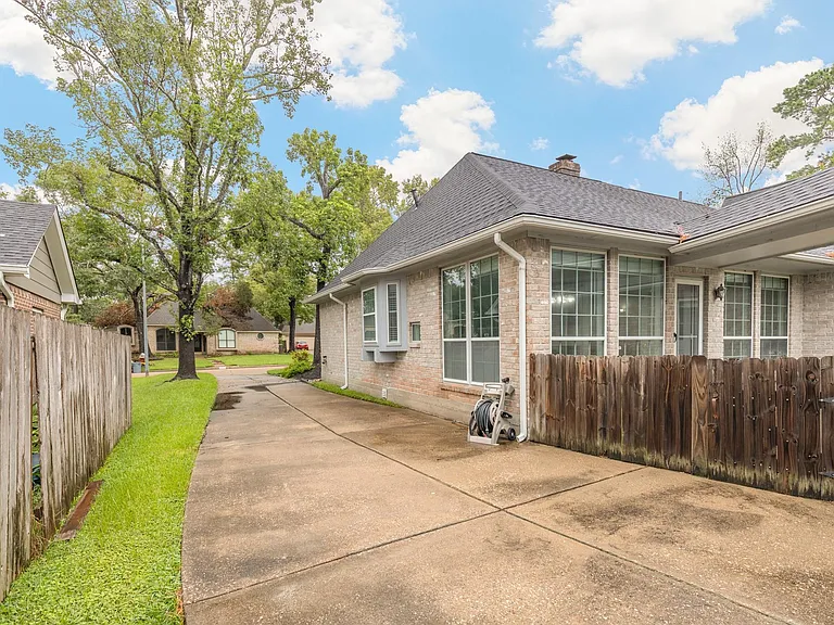 5622 Woodland Creek Dr — Photo 24