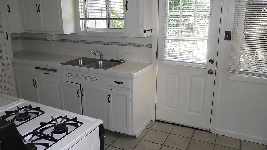 2 bed, 1100 sqft, $3,195 — Photo 3