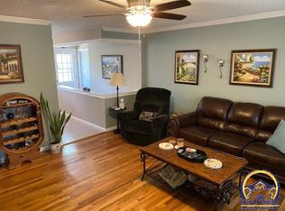 2537 SW Fairmont Rd, Topeka, KS 66614