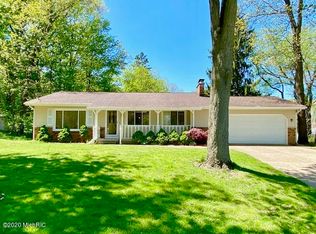 6085 Del Cano Dr SE, Grand Rapids, MI 49546