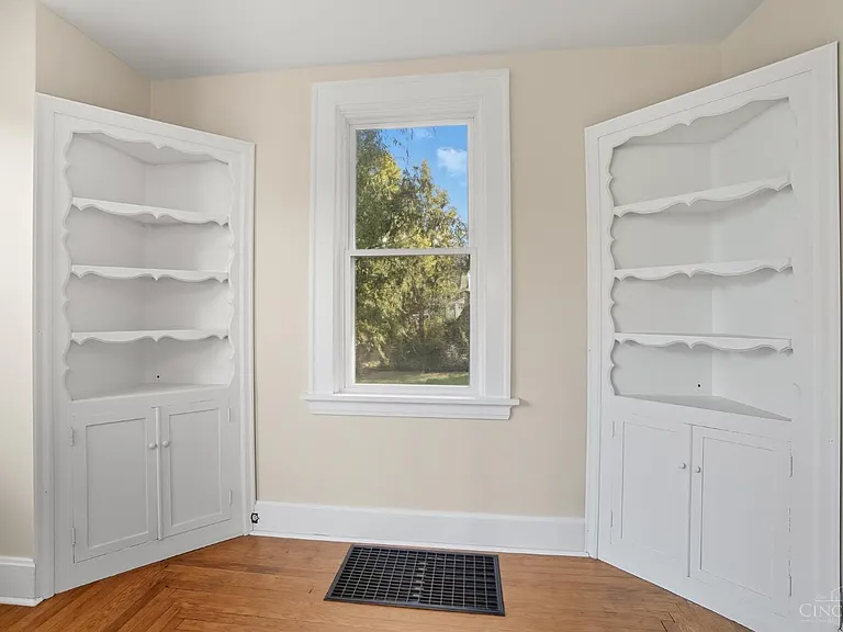 3017 Hull Ave — Photo 2