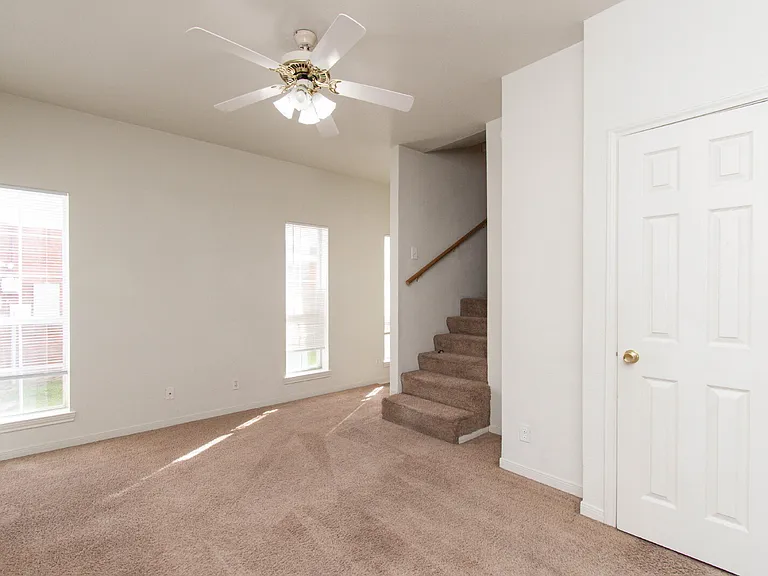 5804 Hamza Cir — Photo 4