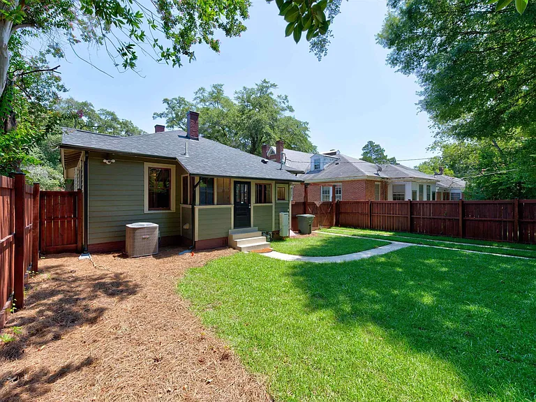 2405 Sumter St — Photo 30