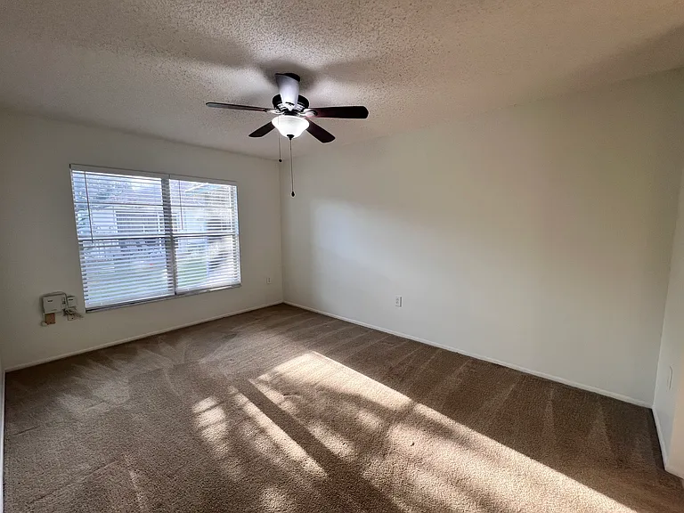 2928 Stilwell Ct — Photo 5
