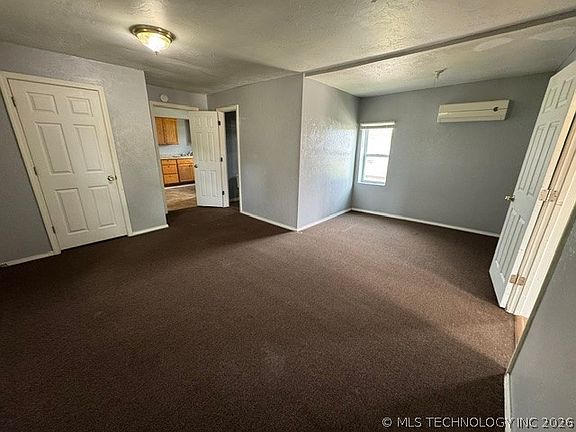 3rd image of 321 S Oak Ave