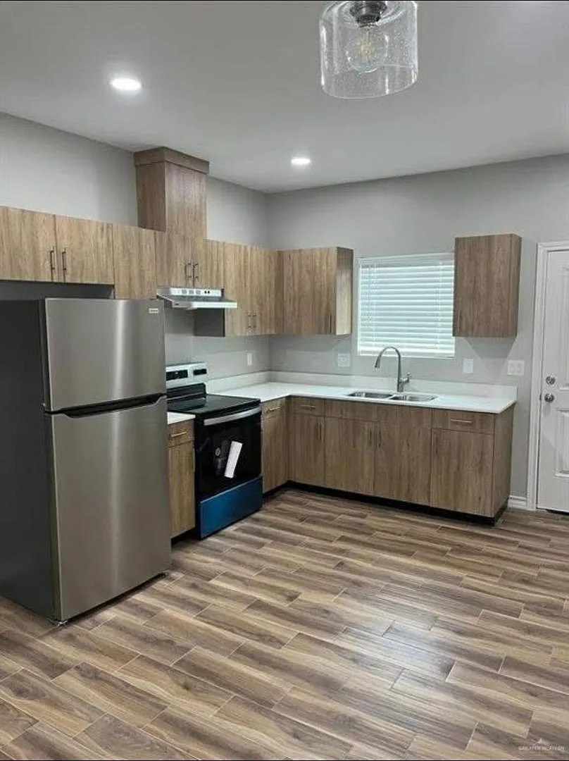 2705 E Israel Ave - 4 — Photo 3