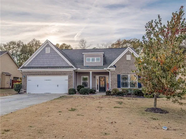 1035 Drakes Xing, Anderson, SC 29625