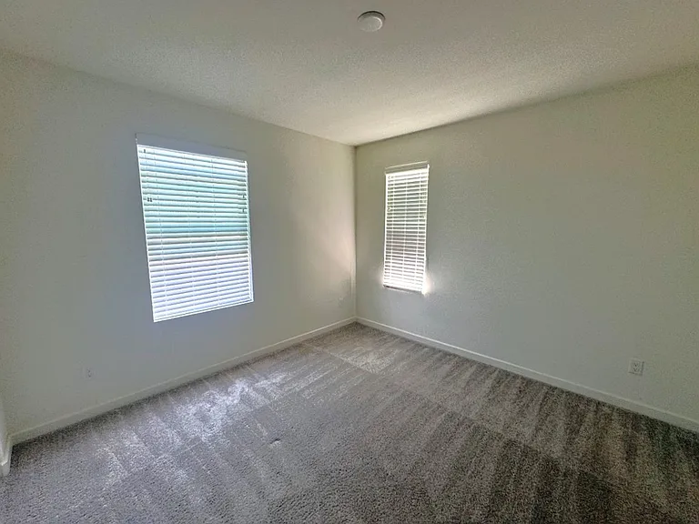 1014 W Buttercup Ln — Photo 32