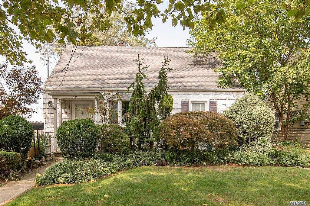 79 Peninsula Blvd Valley Stream Ny 11581 Mls 3252798 Zillow
