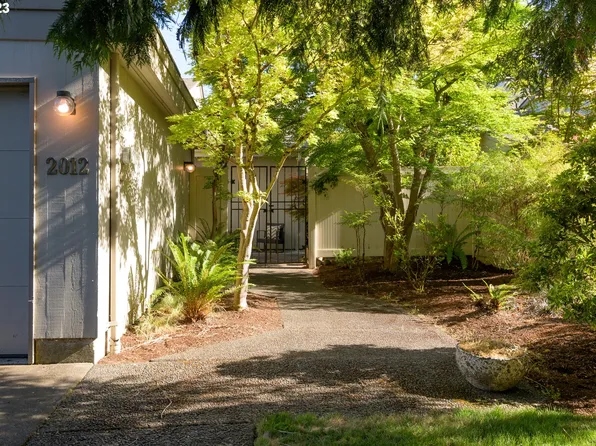 2012 Eastwood Ln, Eugene, OR 97401