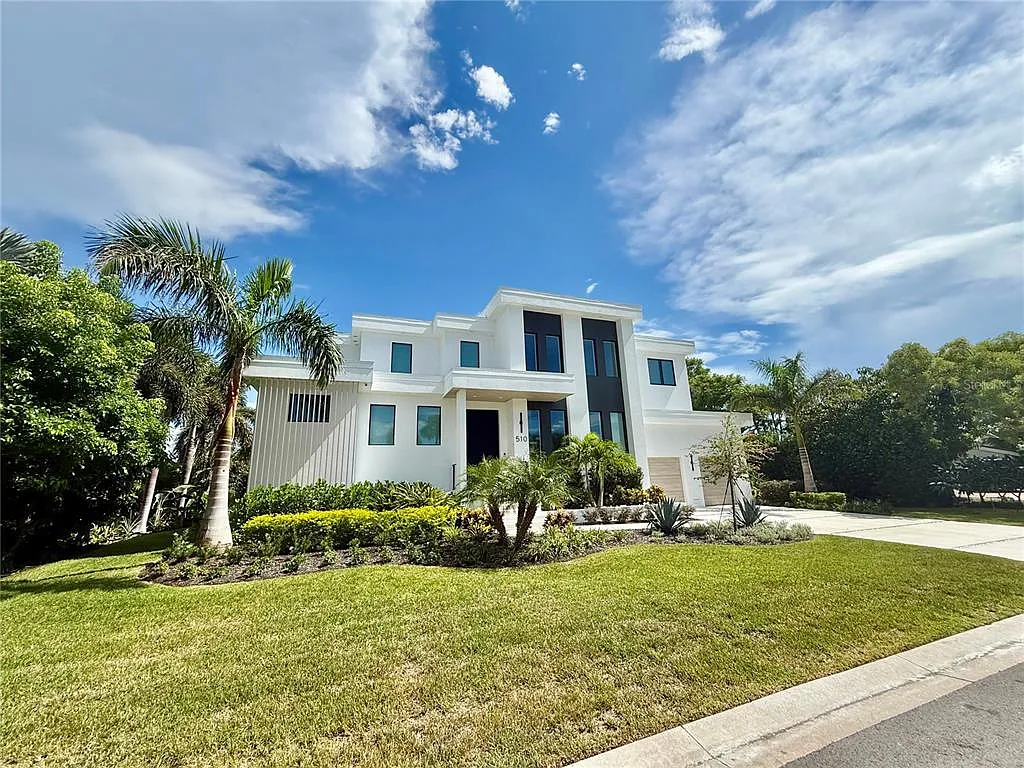 5 bed, 7.0 bath, 4290 sqft, $34,000 — Photo 3