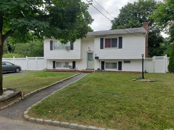 8 N 10th Street, Wyandanch, NY 11798