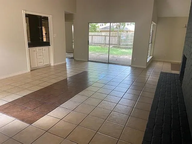 15519 Creekhaven Dr — Photo 2