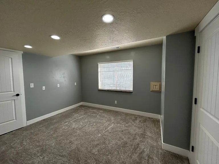 221 N 780 E — Photo 12
