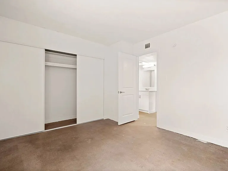 The Loreto Apartments — Photo 23