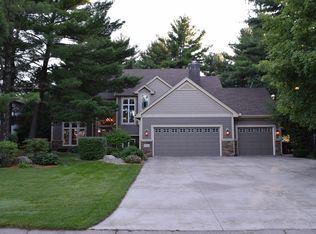 8932 Hunters Trl, Woodbury, MN 55125