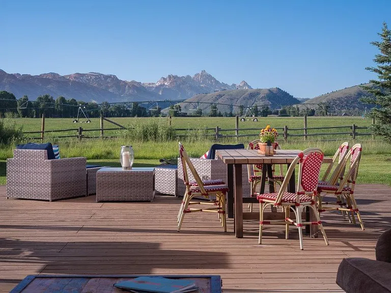2455 Grand Teton Cir — Photo 15
