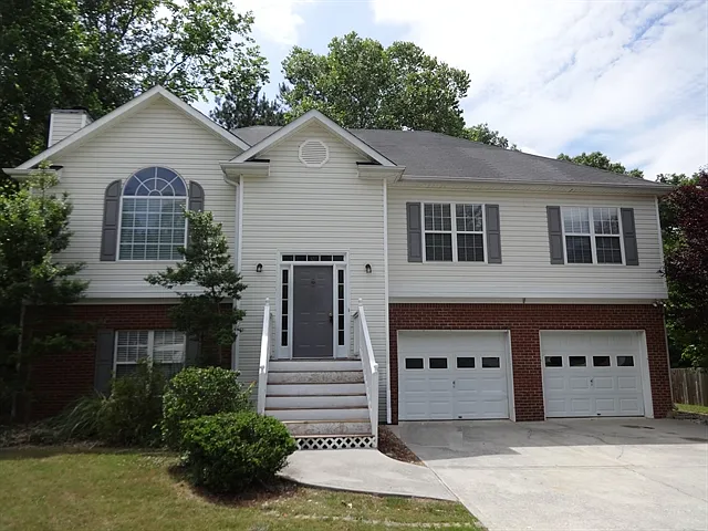 4 bed, 3.0 bath, 1658 sqft, $2,235 — Photo 1