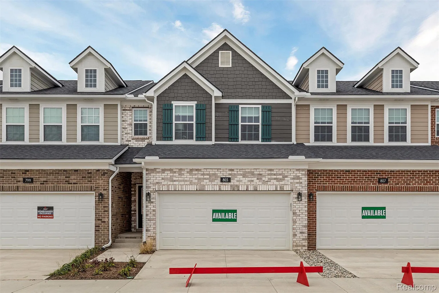 803 Balmoral Ln photo 1