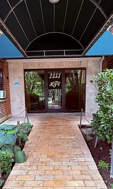 2333 Hudson Ter #E5