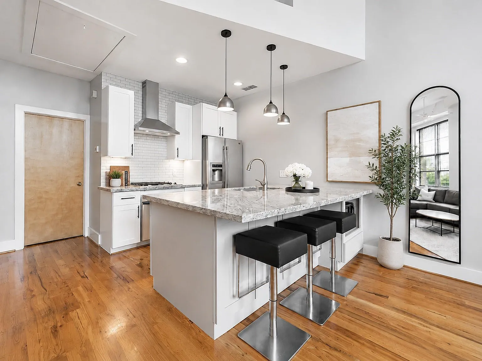 2 bed, 2.0 bath, 1194 sqft, $2,750 — Photo 4