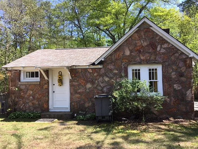 2 bed, 1294 sqft, $1,600 — Photo 2