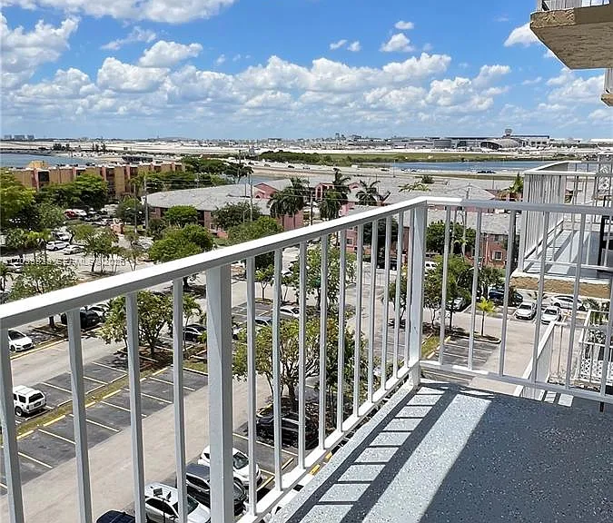 4550 NW 9th St #817E — Photo 7