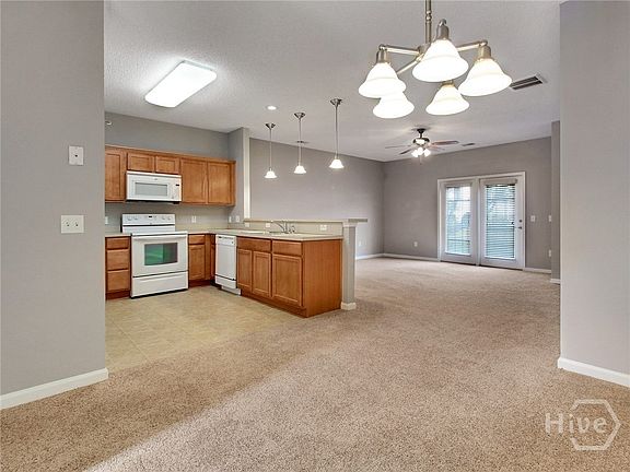 4th image of 995 Canyon Oak Loop