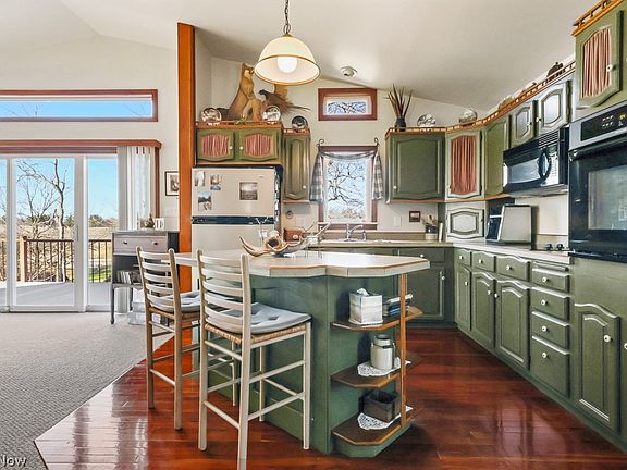 5th image of 6122 Frederick Ave NE