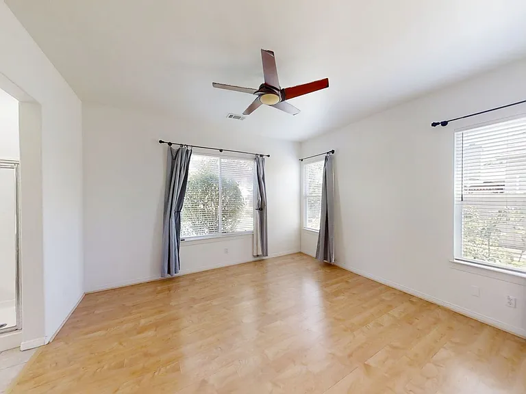 36248 Village Rd — Photo 9