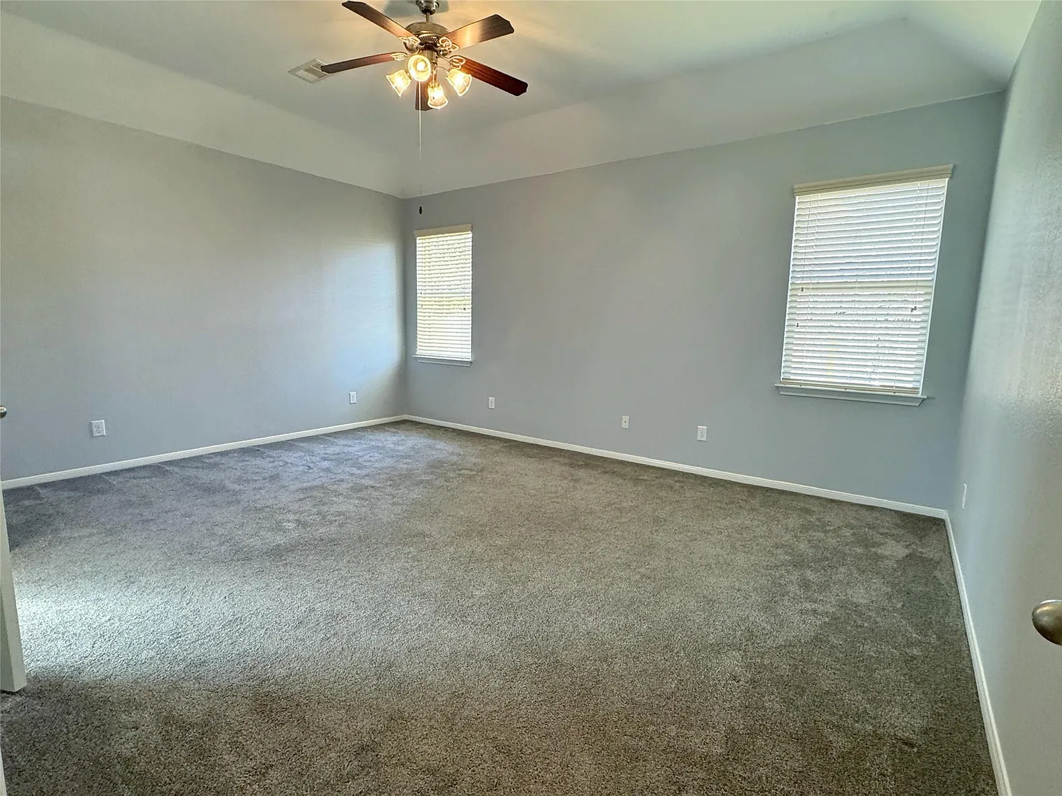 3 bed, 2.0 bath, 2481 sqft, $2,450 — Photo 4