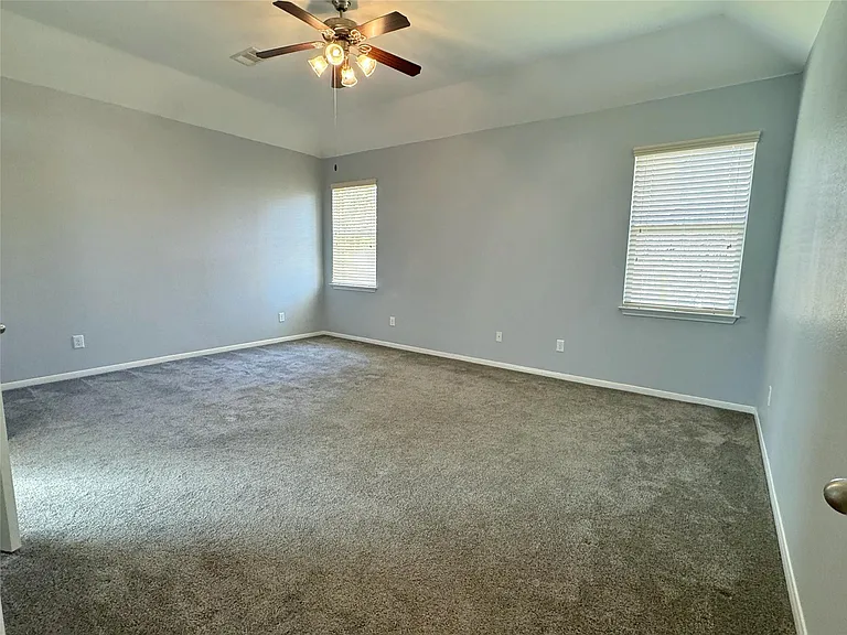 1050 Forest Haven Ct — Photo 4