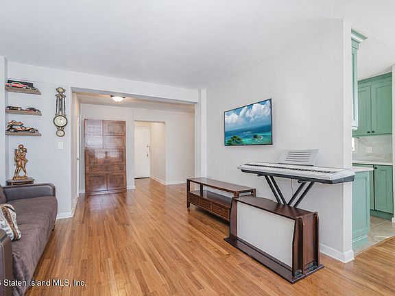 4th image of 830 Howard Ave APT 4H