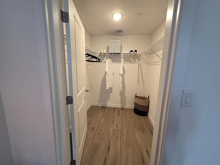 670 W 70th Pl #B1 — Photo 10