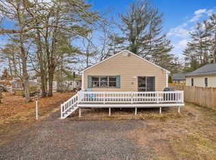 25 Pilgrim Ave, Wareham, MA 02571