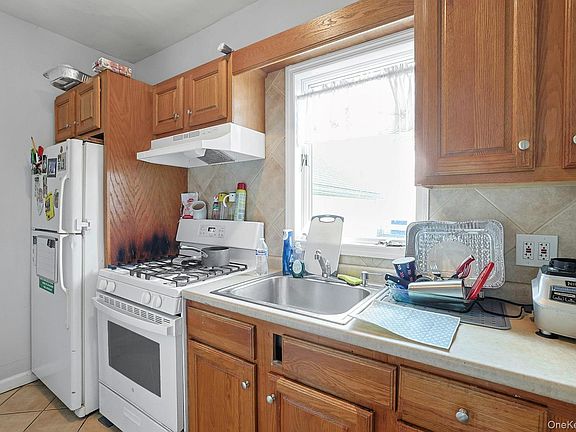 5th image of 11 Woodland Avenue