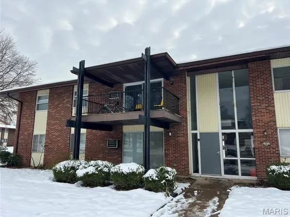 7601 Hazelcrest Dr APT E, Hazelwood, MO 63042