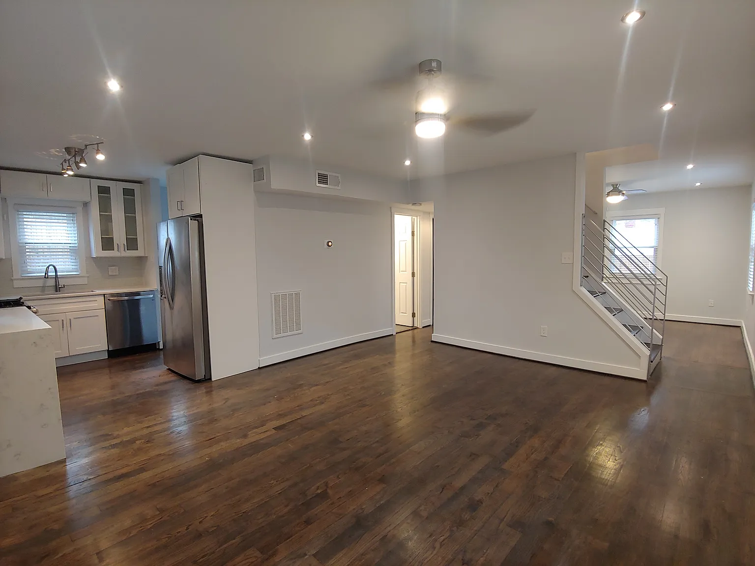 2510 Jamaica Dr — Photo 3