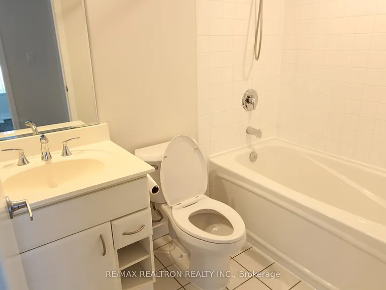 36 Lee Centre Dr #2906 — Photo 12